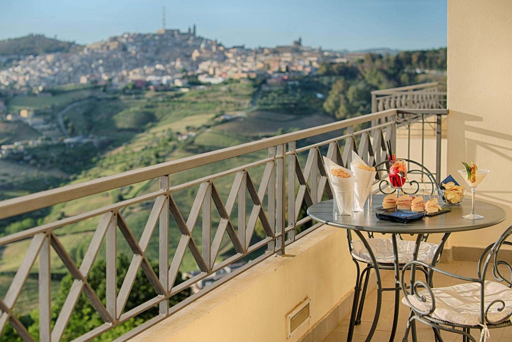 Nh Caltagirone Villa San Mauro Extérieur photo