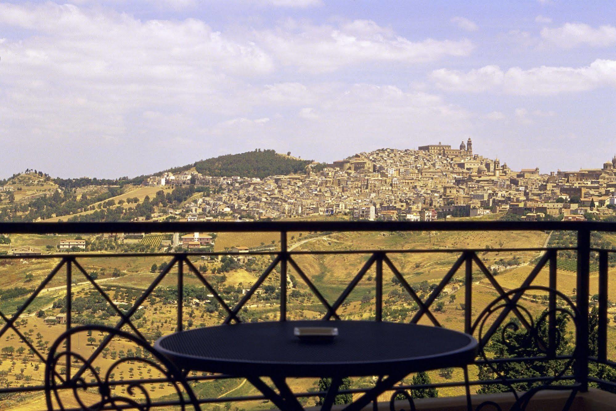 Nh Caltagirone Villa San Mauro Extérieur photo